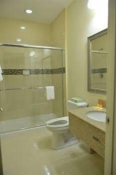 Whitney Inn & Suites Хамден Экстерьер фото