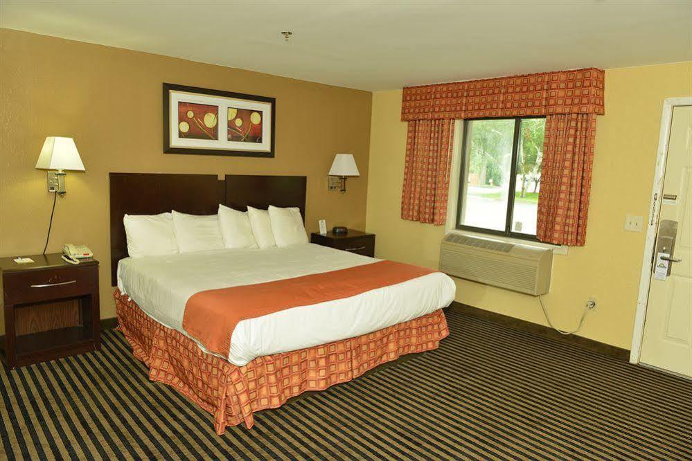 Whitney Inn & Suites Хамден Экстерьер фото